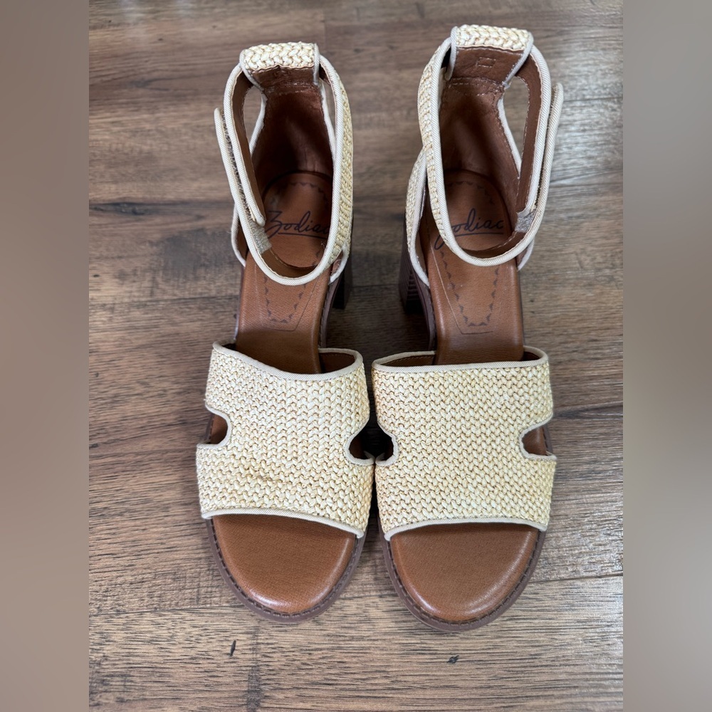 ZODIAC straps block Heel sandals beige fabric upper button accent Women's 6.5